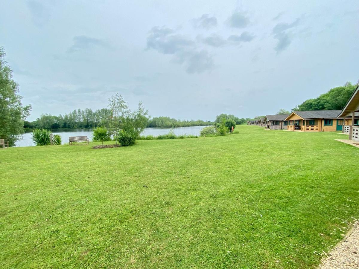 Reeds Lodge, Lake Pochard 사우스 체르니 외부 사진